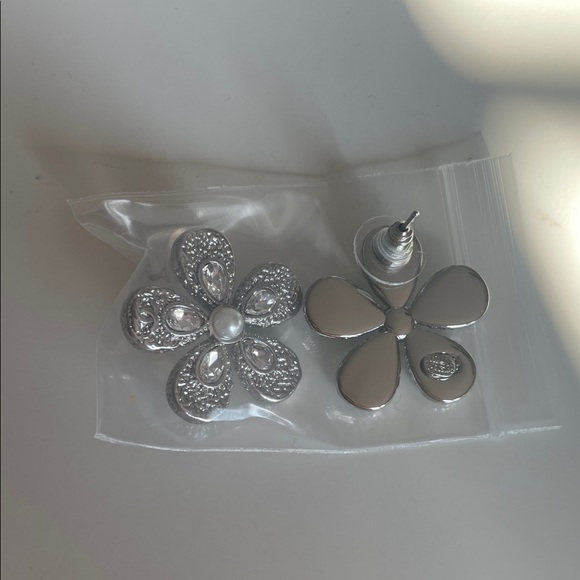 Elegant Silver CC STAMPED Floral Earrings - Picture 2 of 3